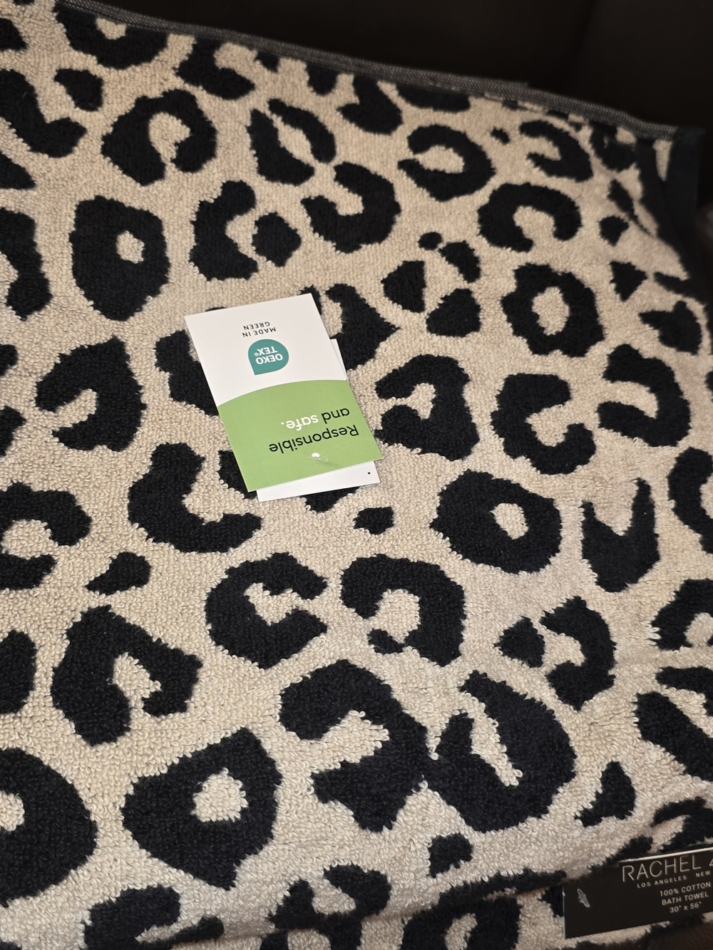 Rachel Zoe Black and Cream Leopard Bath Rug And Towel Set - Picture 4 of 16